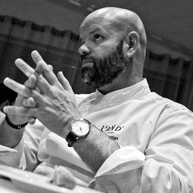 “Um cozinheiro só é completo quando suou, chorou, trabalhou muito” / Chef Miguel Laffan