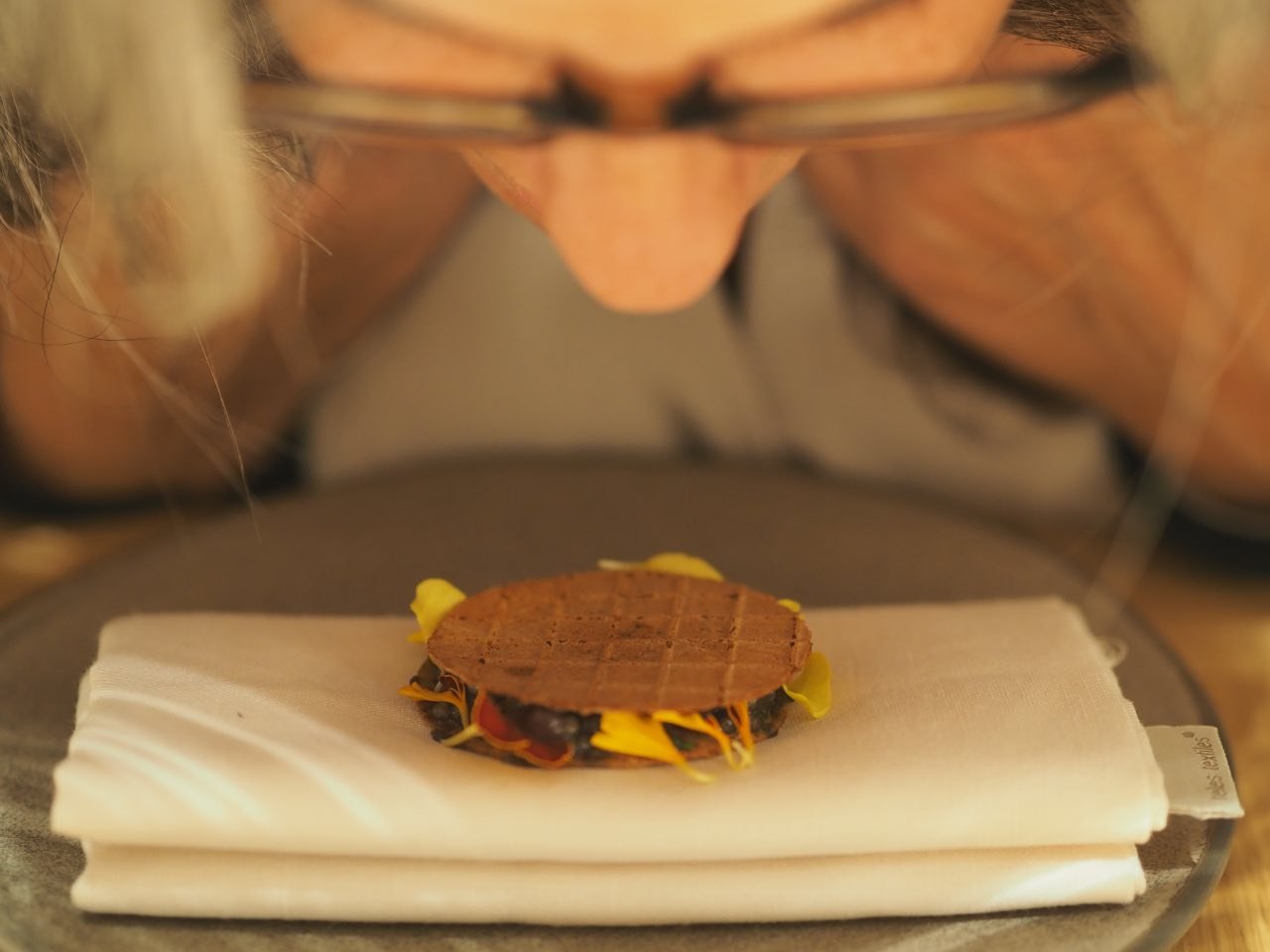 A cozinha, o copo, a perfumaria e as artes deles